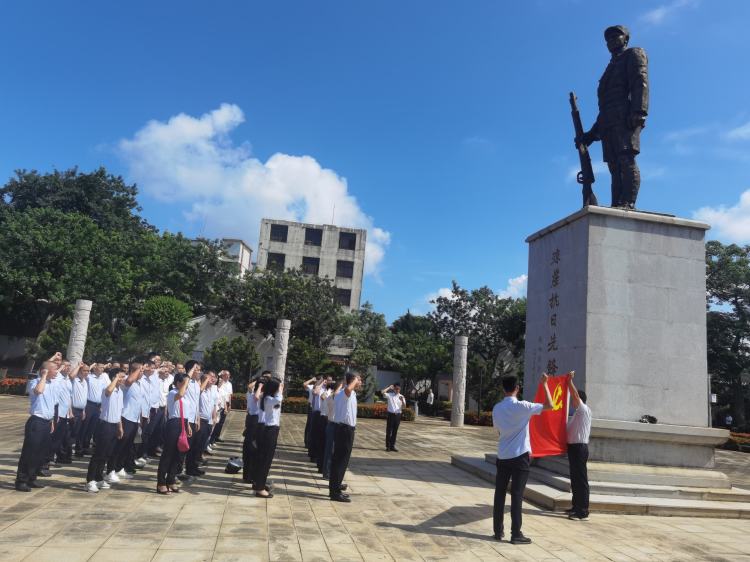 賡續(xù)紅色基因 奮進(jìn)時(shí)代征程 ——市國資委機(jī)關(guān)聯(lián)合市環(huán)發(fā)公司開展主題黨日暨清廉國企教育活動(dòng)(圖2)
