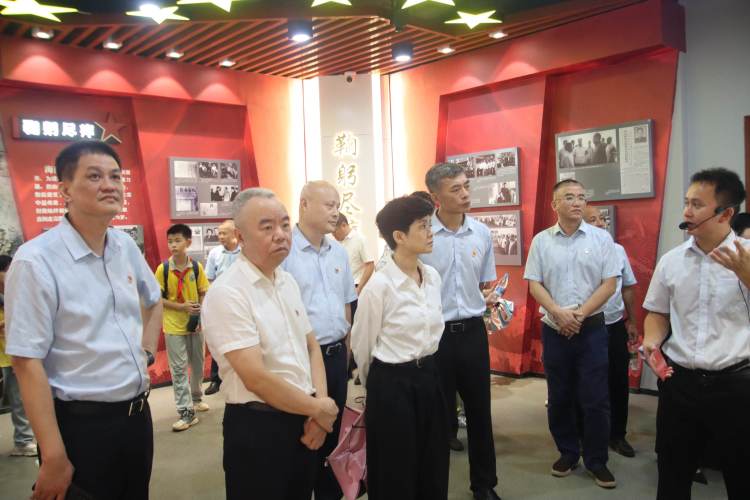 賡續(xù)紅色基因 奮進(jìn)時(shí)代征程 ——市國資委機(jī)關(guān)聯(lián)合市環(huán)發(fā)公司開展主題黨日暨清廉國企教育活動(dòng)(圖7)