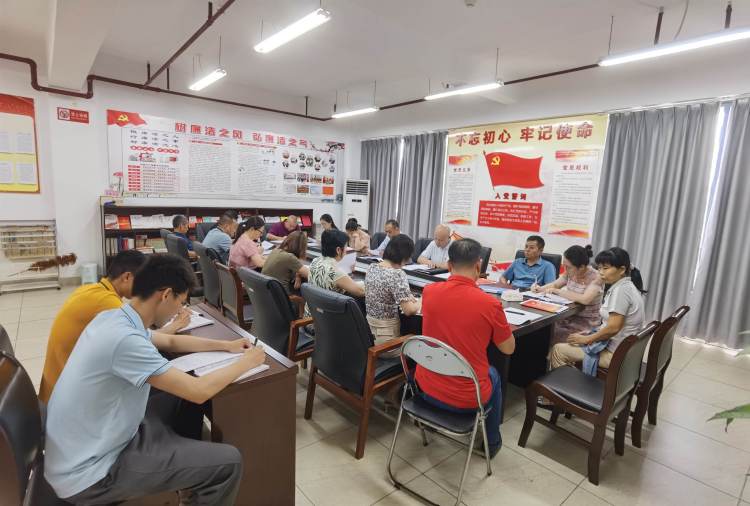 市環(huán)發(fā)公司召開支部黨員大會集體學(xué)習(xí)暨進行預(yù)備黨員轉(zhuǎn)正(圖2)