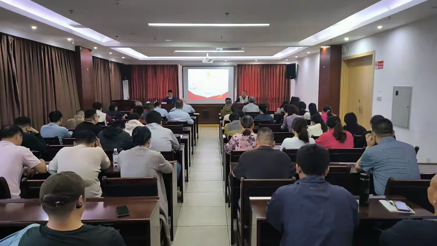 市環(huán)發(fā)公司召開(kāi)學(xué)習(xí)貫徹黨的二十屆四中全會(huì)精神和海南自由貿(mào)易港封關(guān)政策專(zhuān)題宣講會(huì)